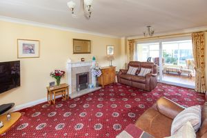 Sitting Room (1)- click for photo gallery